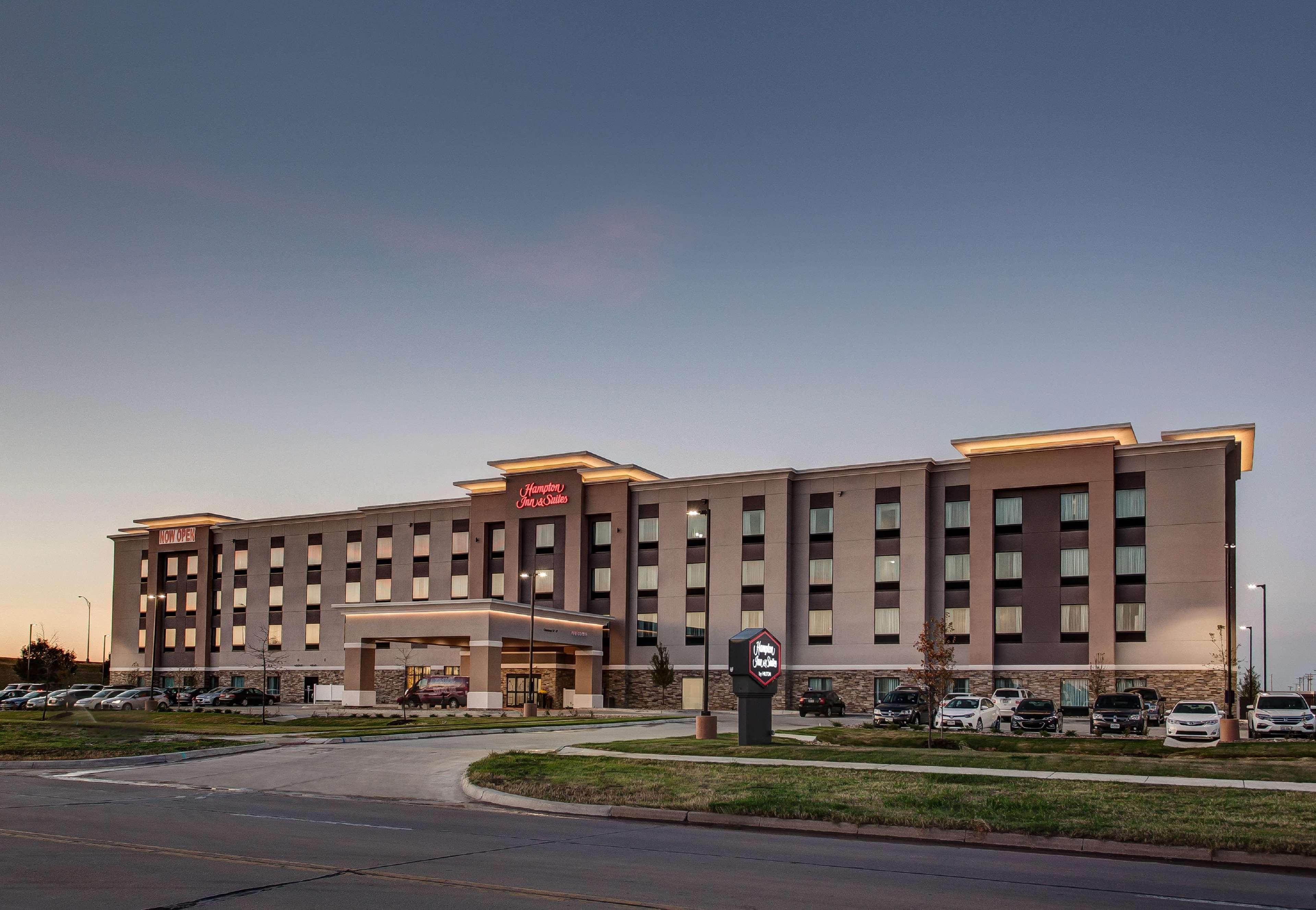 Hampton Inn & Suites-Wichita/Airport, Ks מראה חיצוני תמונה