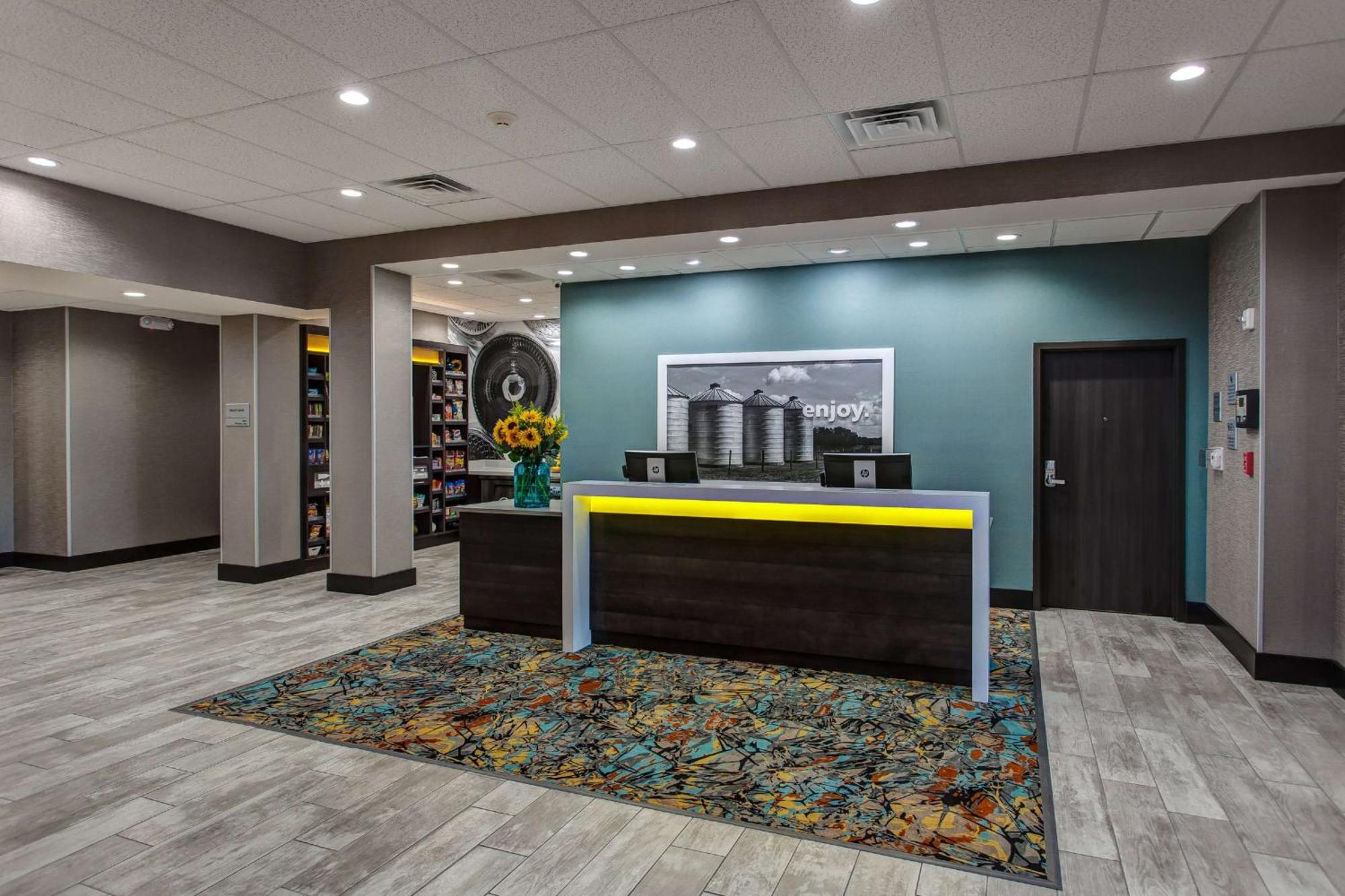Hampton Inn & Suites-Wichita/Airport, Ks מראה חיצוני תמונה